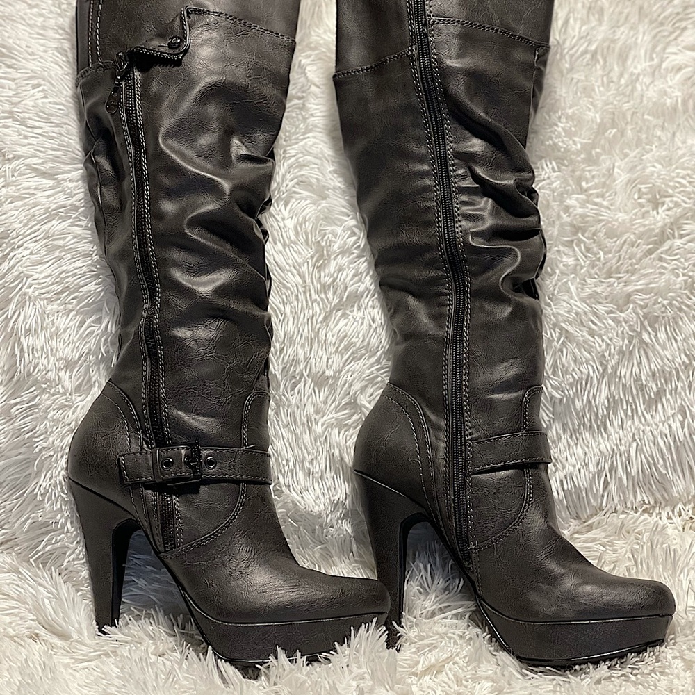 Size 7 Guess Boots